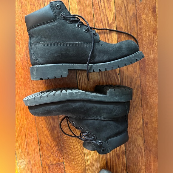 Timberland boys black waterproof 6” boot - Picture 2 of 6
